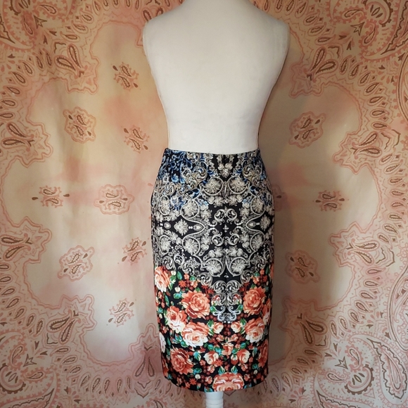 Boston Proper Mirrored Vase Skirt. Floral Pencil - Picture 2 of 13